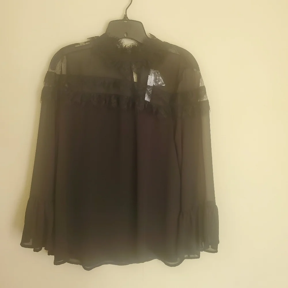 Ruffle Sleeve lace Top with Pearl Buttons - Picture 3 of 9
